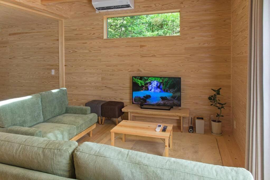 Chalet Hinoki No Ie - With Natural Hot Spring In A Cypress Bathtub Shika